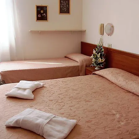 Szálloda Cirene 3*