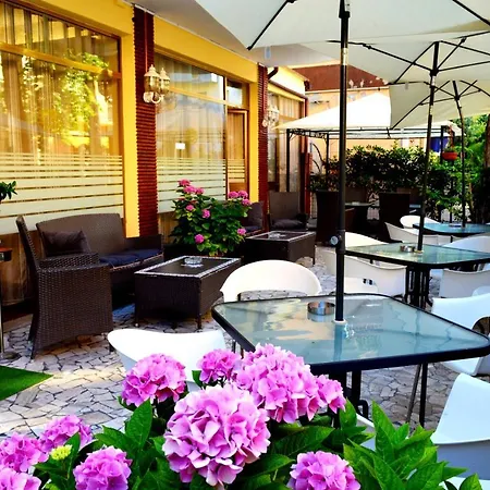 Cirene Hotel 3*