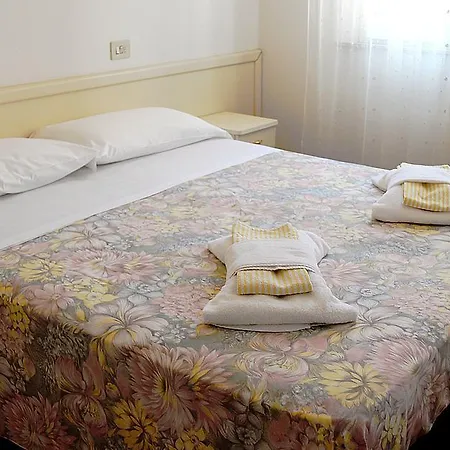 Отель Cirene 3*