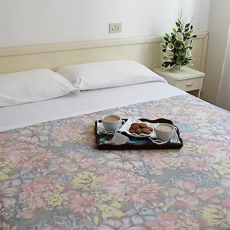 Отель Cirene Римини