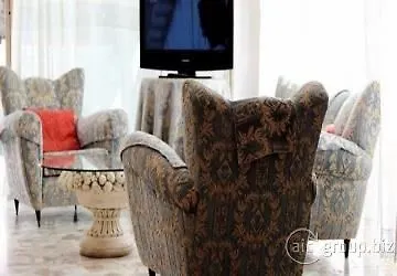 Cirene فندق ريميني